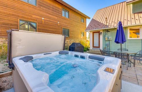 Grand Lake House | Walk to Grand Lake & Dtwn! Group Escape w/Hot Tub