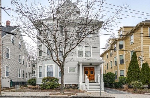 Mid-Cambridge Apartment | Walk to Harvard Square: Apartment in Cambridge