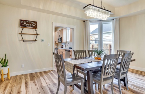 Independence Cottage | Walk to Independence Theatre: Dtwn Retreat!