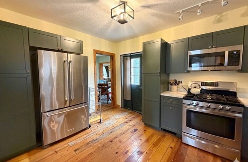 River Falls House | Walk to Kinni River & Downtown - Honeydew Cottage