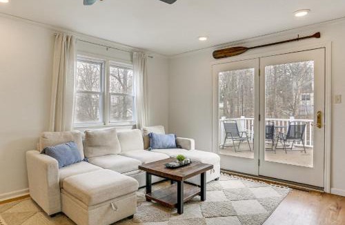 Hopatcong House | Walk to Lake Hopatcong: Vibrant Home w/Deck!