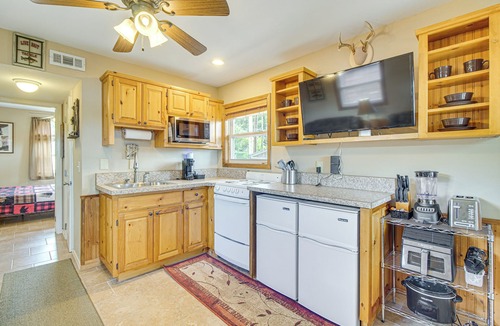 Grove Cabin | Walk to Launch: Lakefront Cabin w/Deck in Grove!