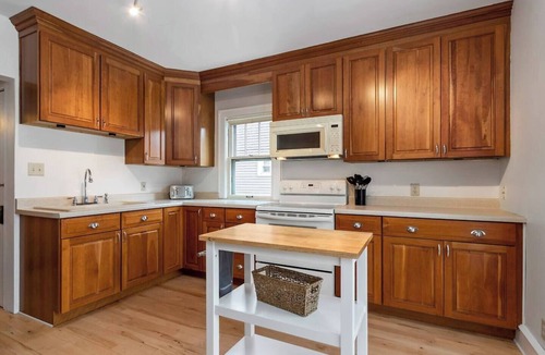 Appleton House | Walk to Lawrence and Downtown! 4 Bedrms + Parking