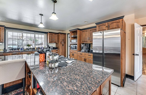 Huntingburg House | Walk to League Stadium: Huntingburg Family Home!