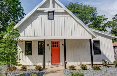 Optimist Park House | Walk to Lightrail! Retreat in heart of Charlotte!