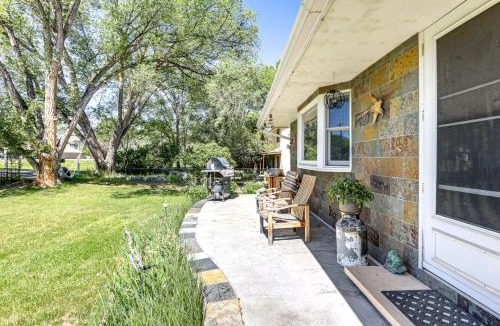 Carbondale House | Walk to Main St: Carbondale Apt w/Shared Patio