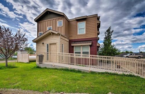 Ennis House | Walk to Main St! Ennis Townhome w/Balcony