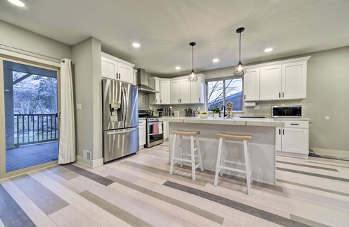 Clawson House | Walk to Main St! Sunny Clawson Home w/Yard