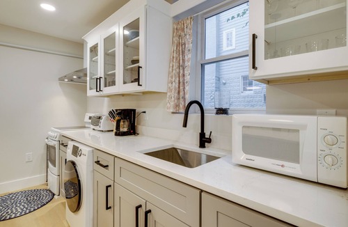 Silver Spring Apartment | Walk to Metro & Downtown! Cozy Silver Spring Apt