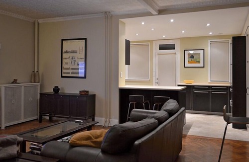 Le Droit Park House | Walk to Metro, Museums & Nightlife. Private parking. Popular Neighborhood.