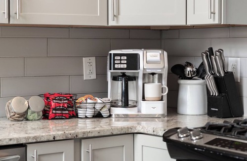 McFerrin Park House | Walk to Nissan Stadium · Sleeps 12 · Views
