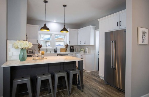 Northeast South Bend House | Walk to Notre Dame 5BR Sleeps 12 Fire Pit Game Day Ready