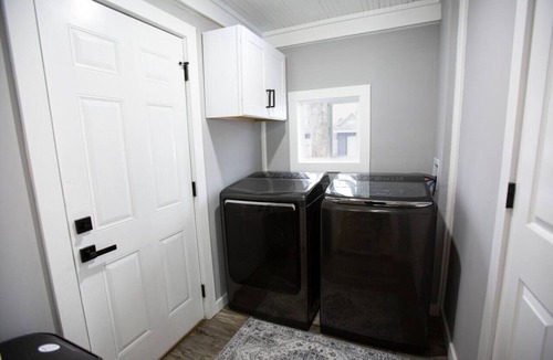 Northeast South Bend House | Walk to Notre Dame 5BR Sleeps 12 Fire Pit Game Day Ready