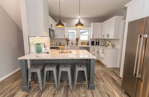 Northeast South Bend House | Walk to Notre Dame 5BR Sleeps 12 Fire Pit Game Day Ready
