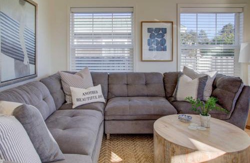Pacific Beach House | Walk to Ocean! Chic 'Summer House Cottage'