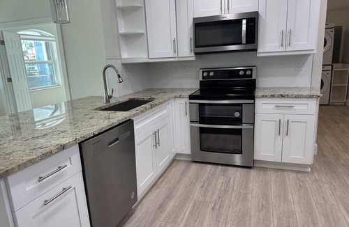 Royal Harbor House | Walk to Old Naples! 3-bedroom 3-bathroom in Royal Harbor, Naples