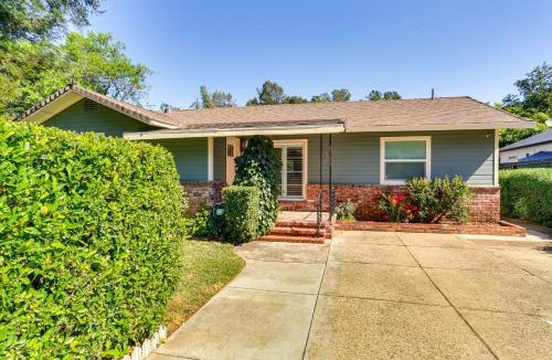 Benton Tract House | Walk to Park & Aquatic Center: Airy Redding Home!