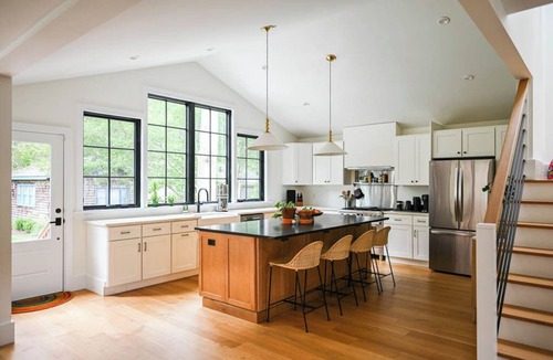 Mattituck House | Walk to Private Beach, Wine Country Farmhouse, Outdoor Dining, Sleeps 6 Adults