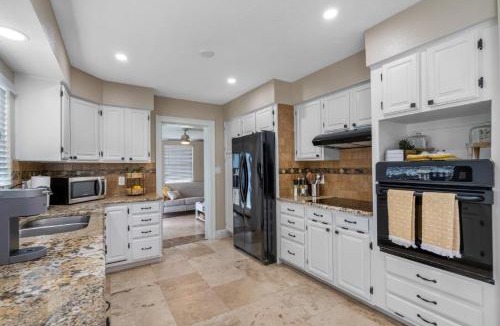 Plaza Terrace House | Walk to Raymond James - 4BR Villa Sleeps 8