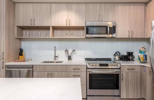 Reston Apartment | Walk to Resturants&Shops | Office & Desk | near Wiehle-Reston East