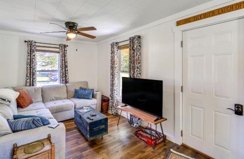 Damascus House | Walk to River & Trails: Cozy Damascus Cottage!