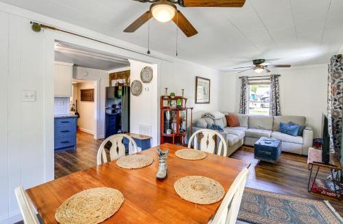 Damascus House | Walk to River & Trails: Cozy Damascus Cottage!