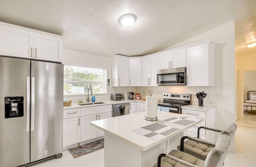 Rosemont House | Walk to Romano Beachfront Park: Airy Home w/Yard