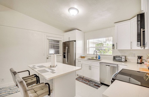 Rosemont House | Walk to Romano Beachfront Park: Airy Home w/Yard