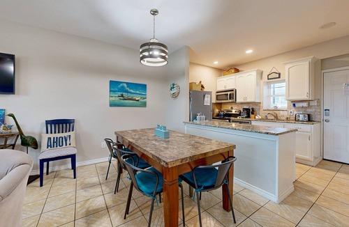 Port Aransas Condo | Walk to Sandfest , Shared Pool, Board Walk to Beach , Gulf Views