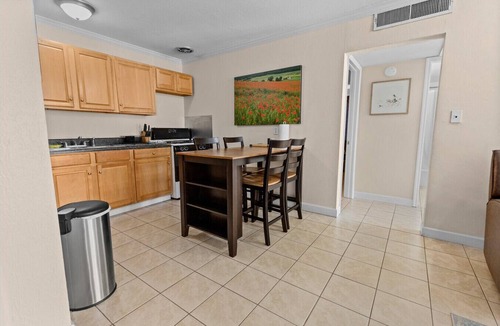 Gainesville Condo | Walk to Shands/UF - Budget 2 Bedroom Condo, Pool!