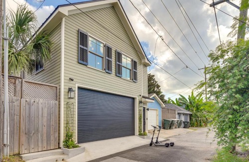 Galveston Apartment | Walk to Shops & Eats! Couples Retreat in Galveston
