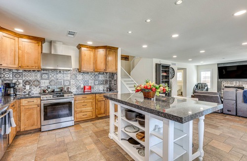 La Buena Vida House | Walk to State Farm Stadium! Poolside Desert Escape