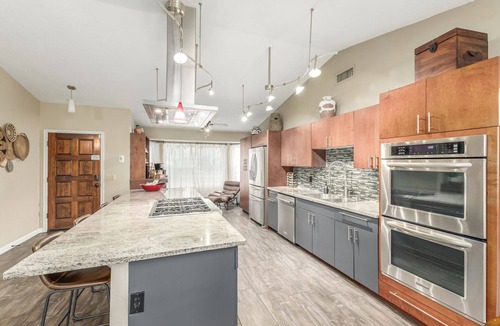 Glendale House | Walk to State Farm Stadium-Family Friendly-Outdoor Space-Heated Pool Included