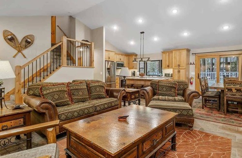 Summit Estates House | Walk to Summit, Spa, BBQ, Fireplace