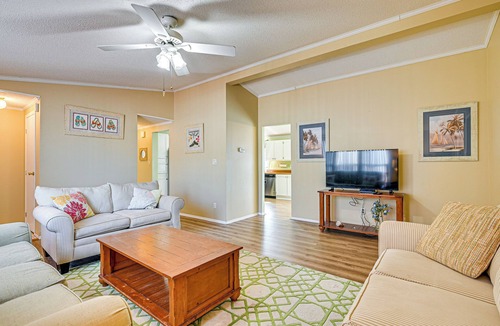 Garden City House | Walk to Surfside Beach: Home w/Pool Access