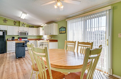 Garden City House | Walk to Surfside Beach: Home w/Pool Access
