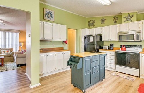 Garden City House | Walk to Surfside Beach: Home w/Pool Access