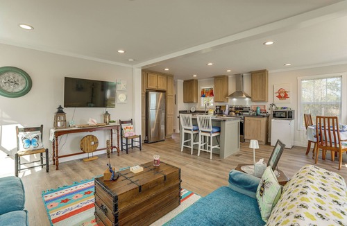 Stumpy Point House | Walk to the Bay! Getaway Near Alligator River
