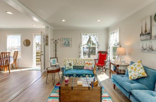 Stumpy Point House | Walk to the Bay! Getaway Near Alligator River