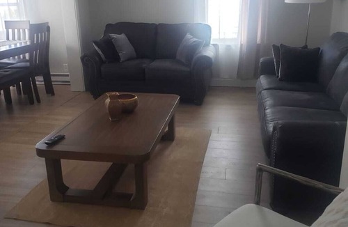 West Haven House | Walk to the Beach!3 BR Cozy and Comfortable stay in Blohm Street, West Haven