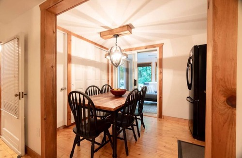 Eugenia Cottage | Walk to the Beach * Outdoor Sauna * Hot Tub