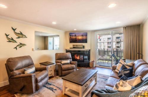 Townsite House | Walk to the Beach Pool & Hot Tubs & Gym - A-116