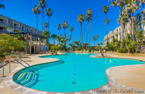 Townsite House | Walk to the Beach Pool & Hot Tubs & Gym - A-116