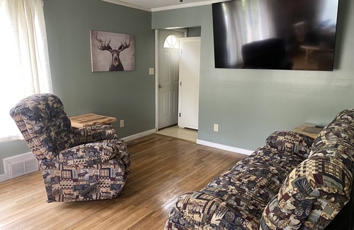 North Woodstock House | Walk to Town and 7 Minutes to Loon!