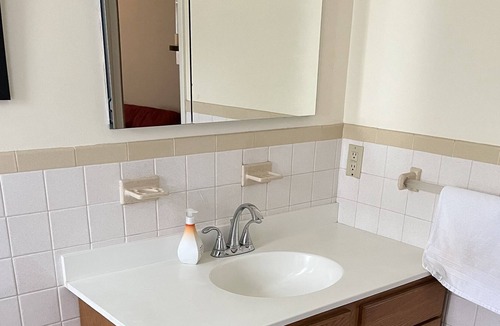 Lenox Apartment | Walk to Town