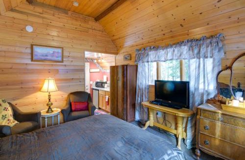 Butte Meadows Apartment | Walk to Trails & Butte Creek: Cozy Retreat w/Deck