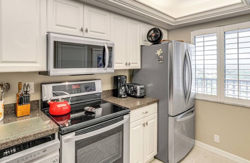 Siesta Key Condo | Walk to Turtle Beach! Bayfront Unit w/Pool & Dock