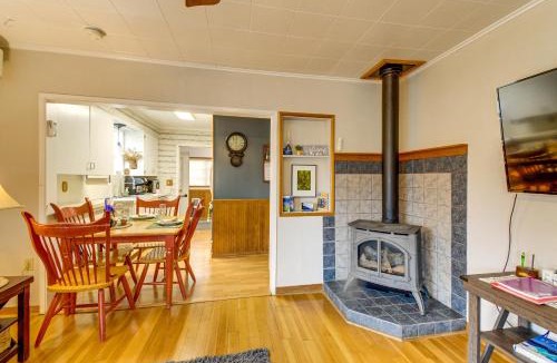 Forks House | Walk to ‘Twilight’ Sites! Forks Home w/Hot Tub