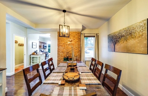 Corryville House | Walk to University of Cincinnati: Historic Home!