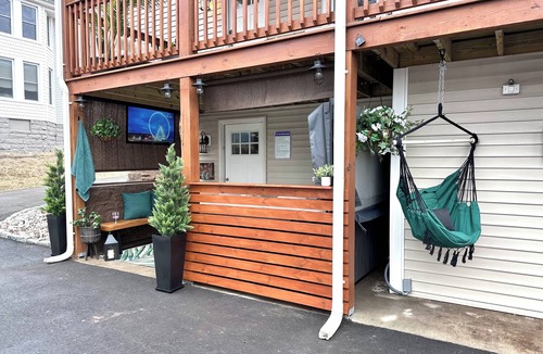 Middletown House | Walk to Wesleyan & Dwtn - New hot tub with outdoor TV